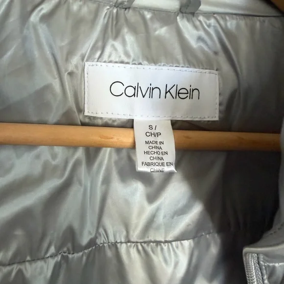 Calvin Klein Women’s Small Athleisure Casual Puffer Normcore Chic Vest Outdoor - Picture 3 of 5